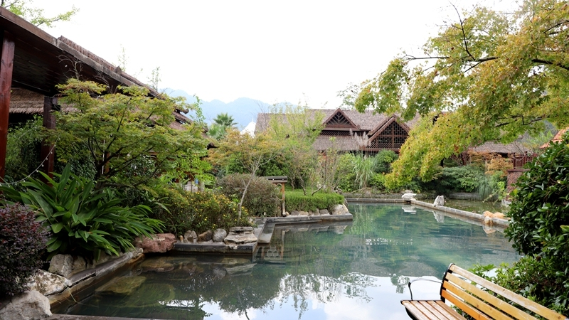 修文六屯鎮：“雙節”溫泉游持續“升溫” (2).png