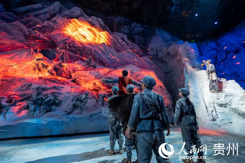 《紅飄帶·偉大征程》砥礪征途篇章。人民網記者 涂敏 攝