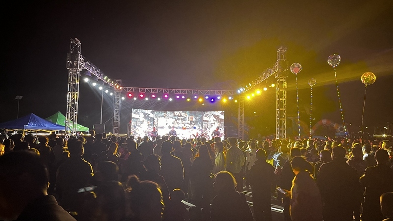 2023年修文縣六屯鎮桃源村“音樂節”現場熱火朝天。