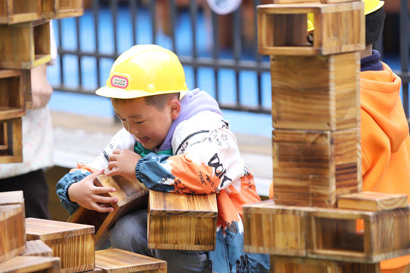 高質量發展調研行｜ 寫好“后半篇文章”讓易地搬遷兒童快樂成長【9】