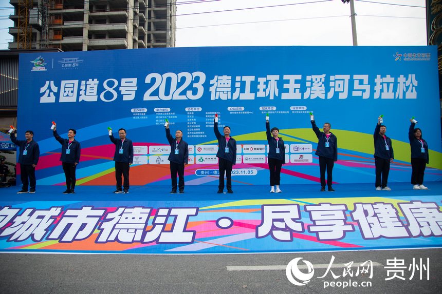 鳴槍開跑。張宇攝