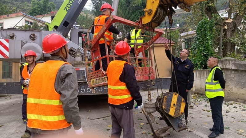 工作人員正在調整機器 修文縣融媒體中心姜繼恒 攝.jpeg