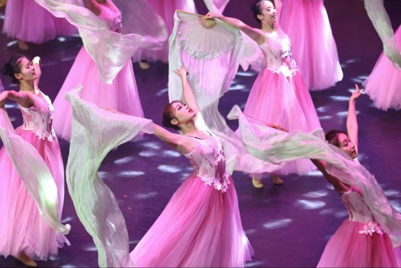 交響舞蹈《春天的故事》。