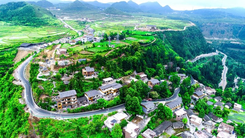 在S104貴羅線沿線，特色農家樂鱗次櫛比。貴陽公路管理局供圖