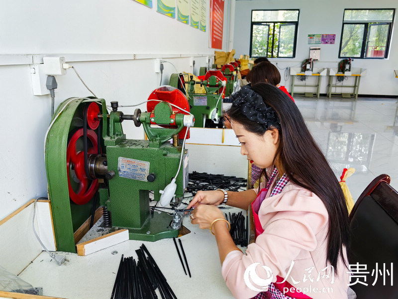 安順市平壩區安平街道同心小區樓下的“安心工坊”。人民網 王秀芳攝