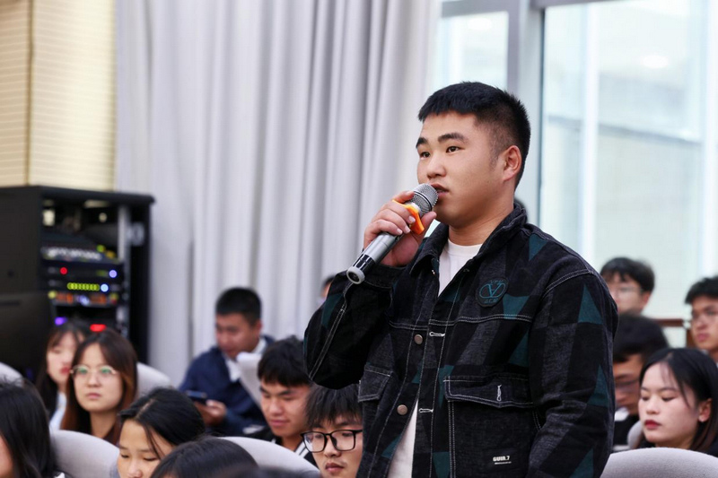 課題交流互動。