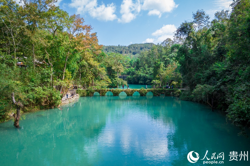 航拍景區內的七孔古石橋。人民網記者 涂敏攝