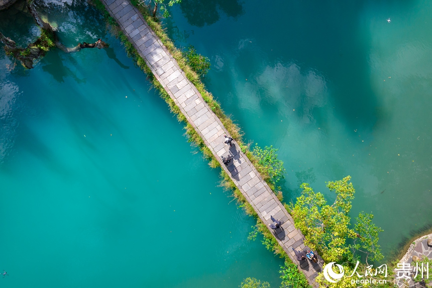 航拍景區內的七孔古石橋。人民網記者 涂敏攝