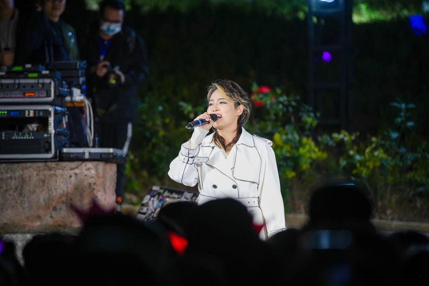 歌手演唱。李儒鑫攝