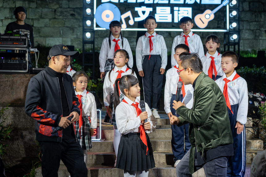 王果兒與主持人互動。李儒鑫攝