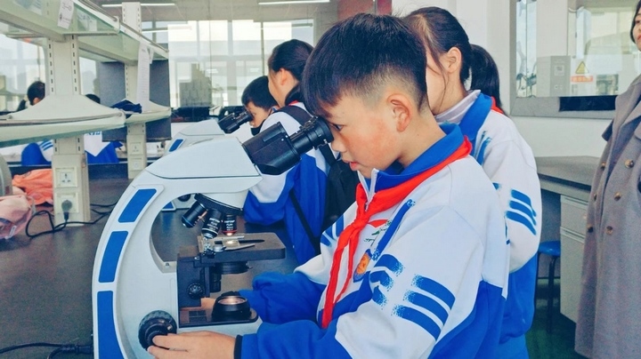 現代化工實訓室。