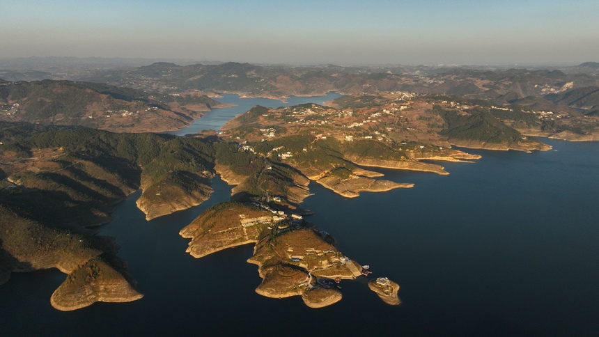 支嘎阿魯湖風光（無人機照片）。