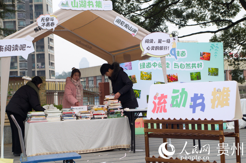 插圖4 在綠道開展“山湖書集”閱讀共享系列活動。人民網 龍章榆攝