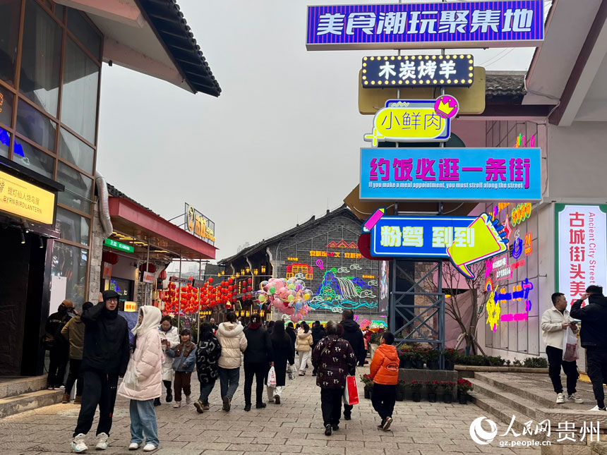 老街恢復了往日的熱鬧。人民網 李麗萍攝