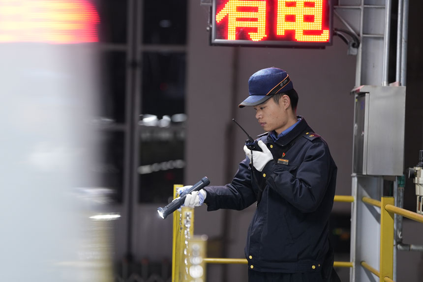 張淼奕正在進行巡檢。李儒鑫攝