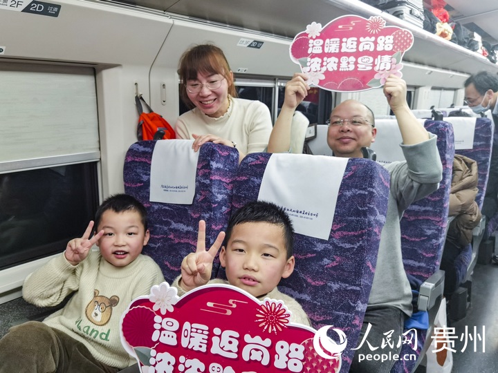 莫榮波一家。人民網 王秀芳攝