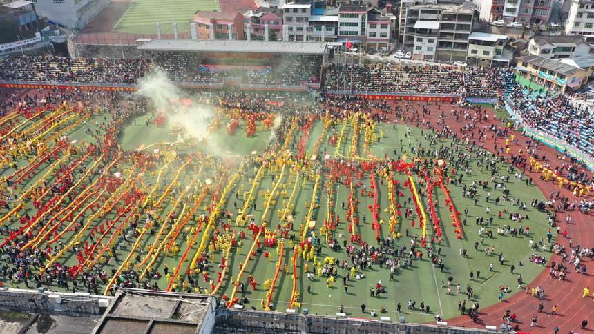 航拍石阡仡佬毛龍節現場。石阡縣融媒體中心供圖