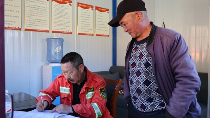 登記駕駛員車登記車牌號、電話號碼等信息 李云 攝