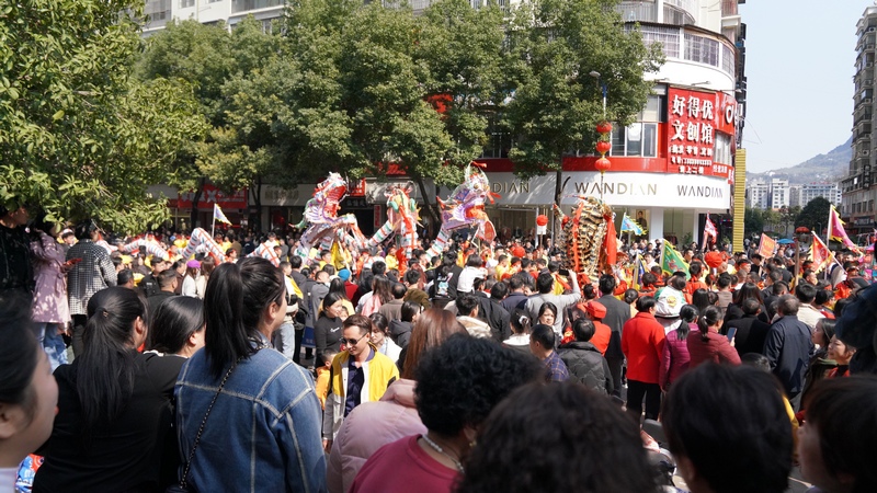 觀看表演的市民群眾。