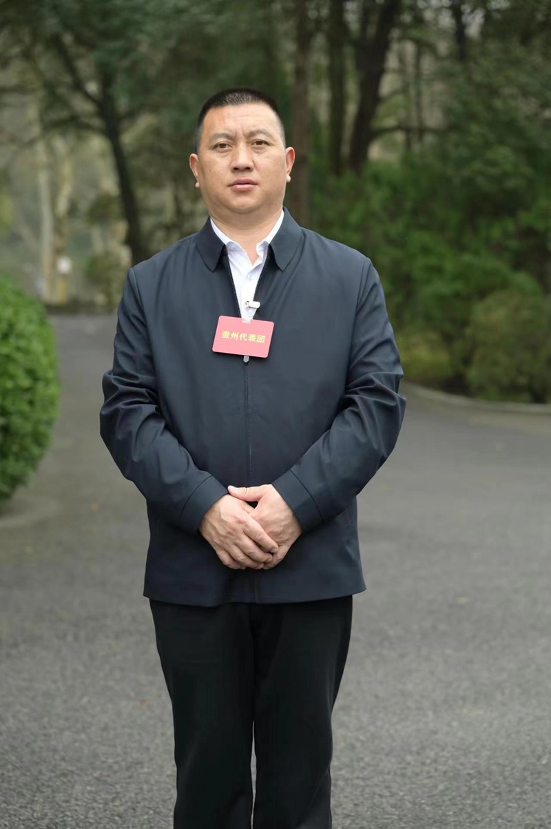 圖為全國人大代表、貴州省石阡縣龍塘鎮困牛山村黨支部書記、村委會主任鞠華國。受訪者供圖