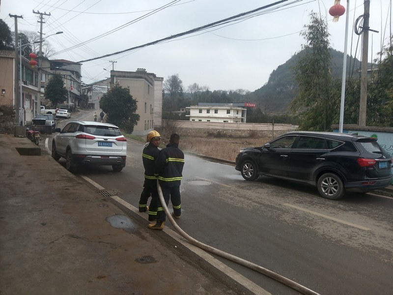 宅吉鄉現場模擬滅火處突。