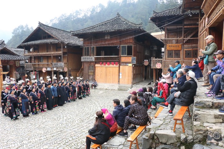 圖為郎德歌舞表演。