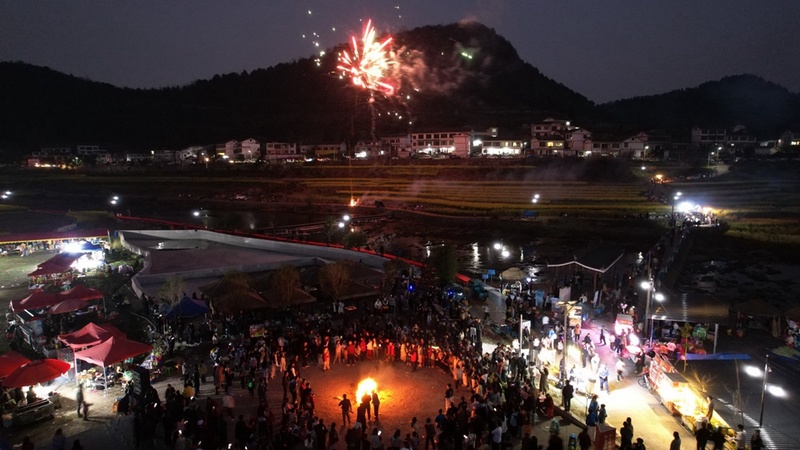 “貴陽路邊音樂會·田園沙溪”活動篝火晚會 查姜維 攝.jpg