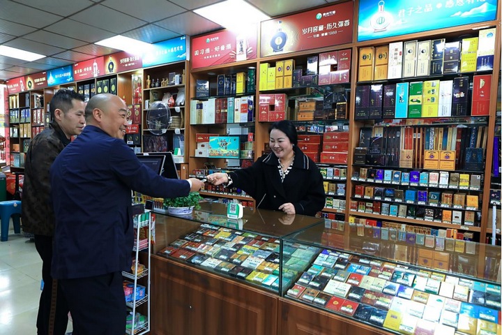 百里杜鵑管理區鵬程社區生意紅火的小店。