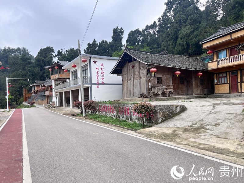 如今的白垛村村居整潔，景美宜居。人民網 陳潔泉攝 