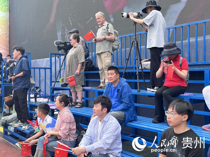八方游客為“村BA”而來。人民網 陳潔泉攝