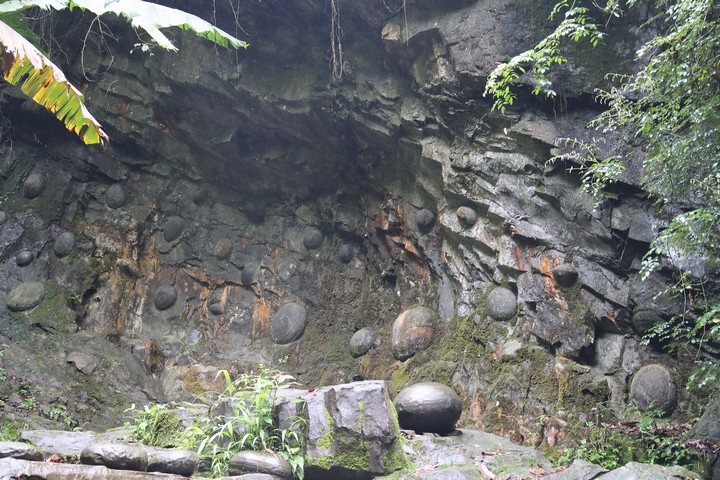 咕嚕景區產蛋崖。