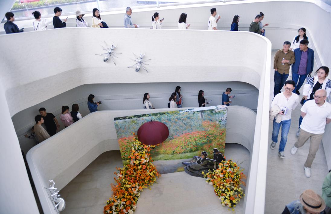 絡繹不絕的游客進入展區。鐵建地產貴州公司供圖