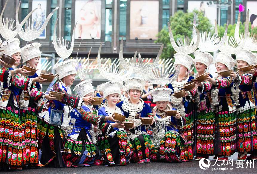 黔東南方陣帶來民俗表演。人民網記者 高華攝