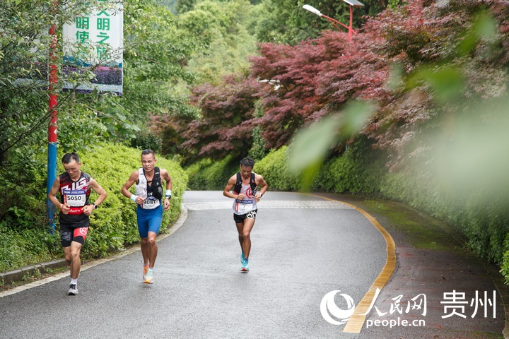 桐梓“村跑”現場。人民網 龍章榆攝