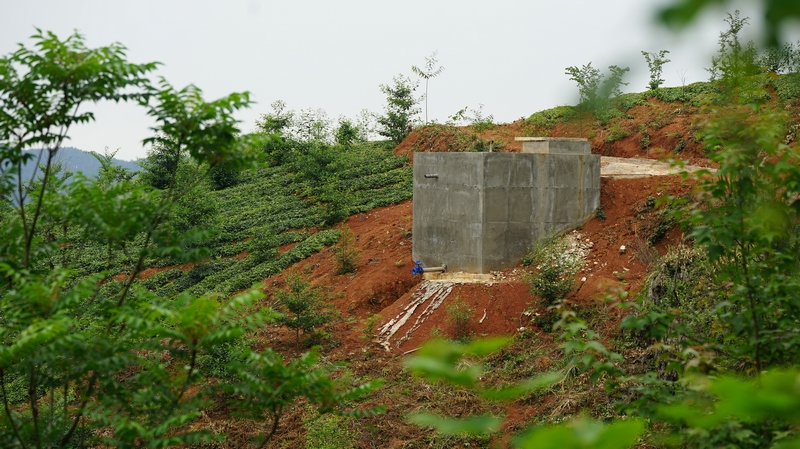 5黃平縣新州鎮曬金石村小型水利水保設施項目建設點的蓄水池。