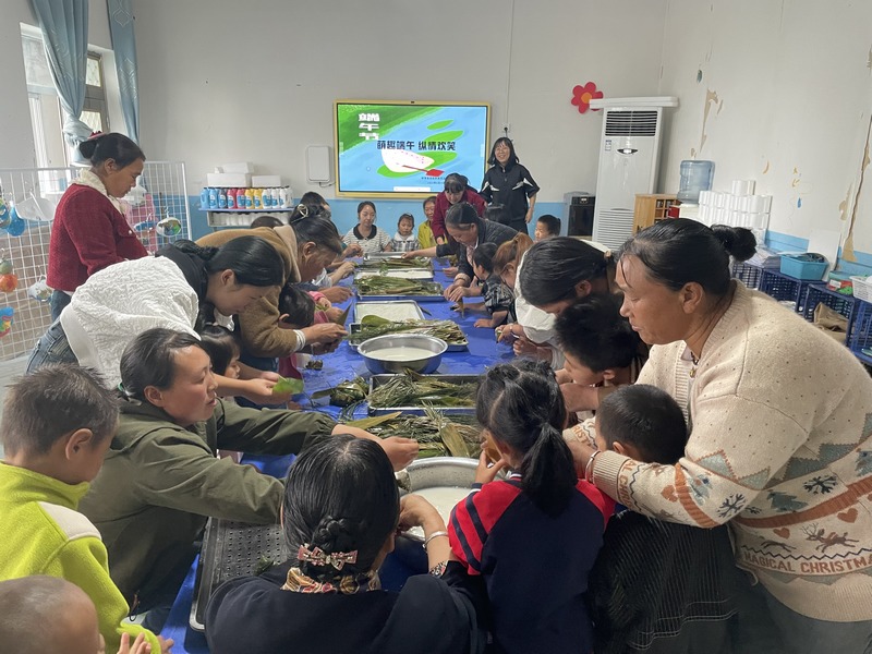 6月7日，赫章縣古達鄉師生迎端午。閔云瀟  攝.JPG