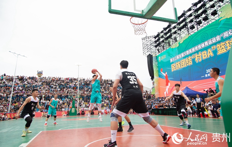 4、貴州道真隊與河北寧晉隊在現場進行激烈角逐。人民網記者 高華攝