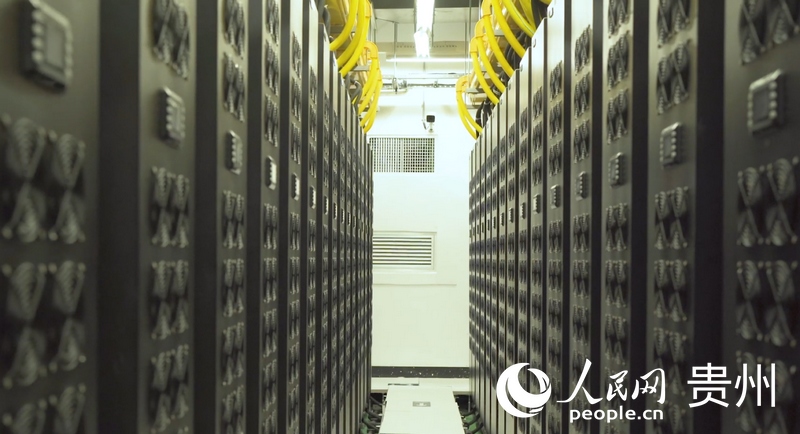 貴安超算中心機房一隅。人民網 陽茜攝