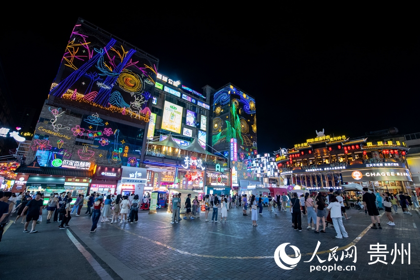 6月21日，貴陽，青云市集內游人如織。人民網記者 翁奇羽攝
