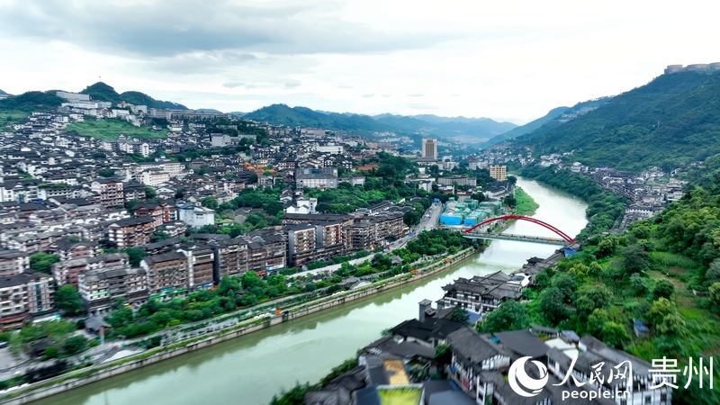 航拍茅臺鎮。人民網記者 涂敏攝