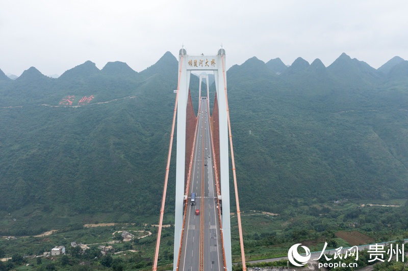 壩陵河大橋飛跨峽谷，雄奇壯美。人民網記者 翁奇羽攝.jpg