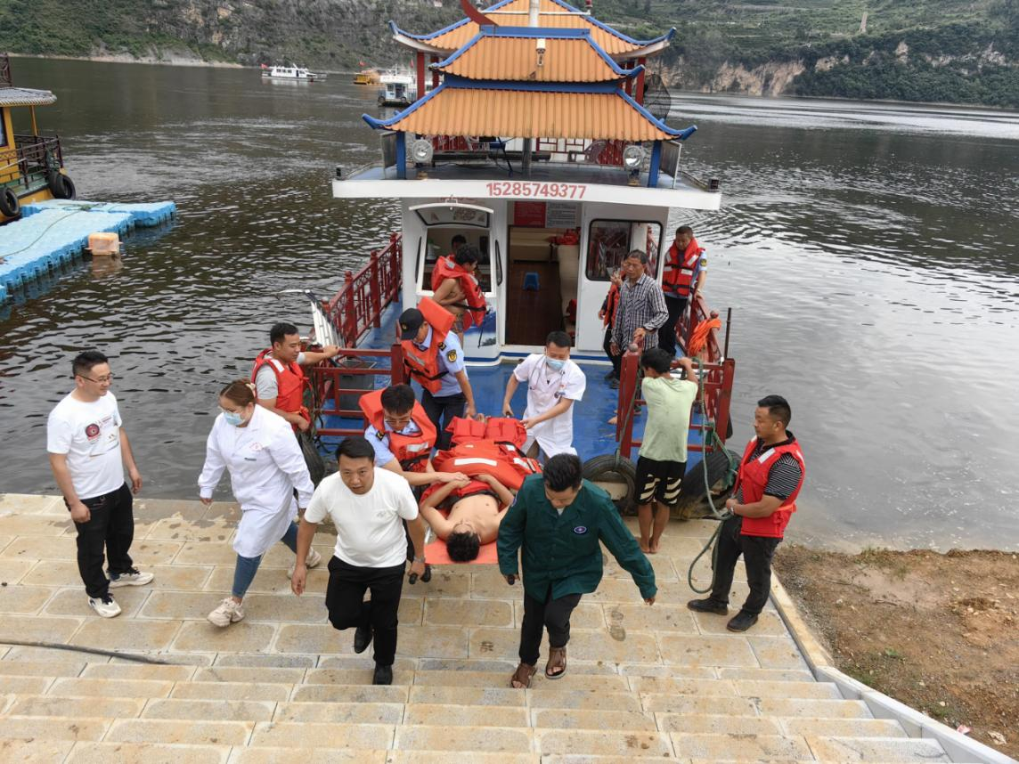 救助昏迷落水者演練現場。