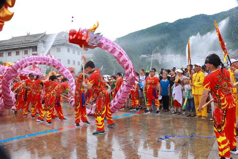 劍河2024年“六月六”仰阿莎文化節水龍狂歡活動現場情景。 (3)