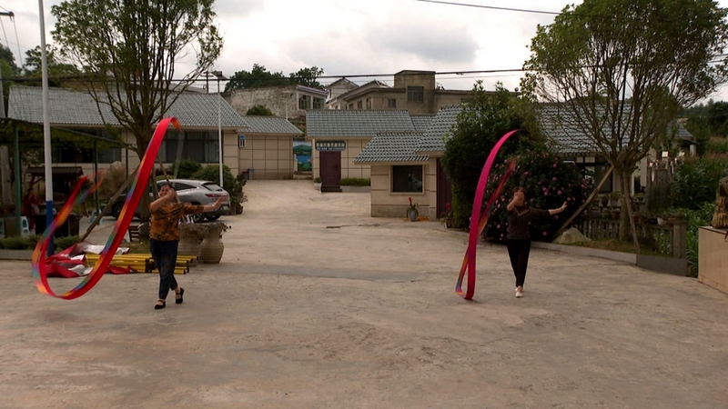 修文縣陽明洞街道幸福村迎來鄉村避暑旅游熱潮 修文縣融媒體中心李宇 攝