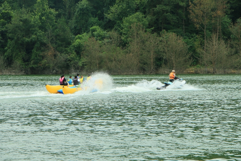 貴陽沖浪小鎮項目，從7月20日開始投入試運營，于7月28日正式“啟航”。陳祺攝
