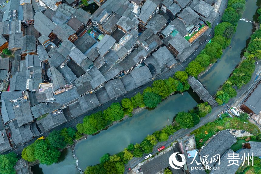 航拍西江千戶苗寨。人民網 陽茜攝