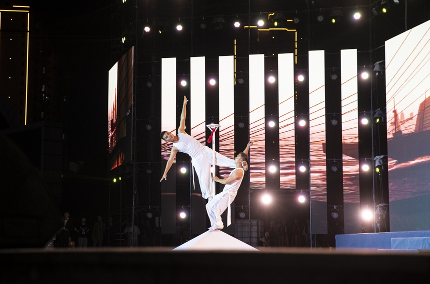 2024年8月1日，貴州省黔西市2024年“好生活 在黔西”避暑旅游季火把節，文藝表演精彩紛呈。