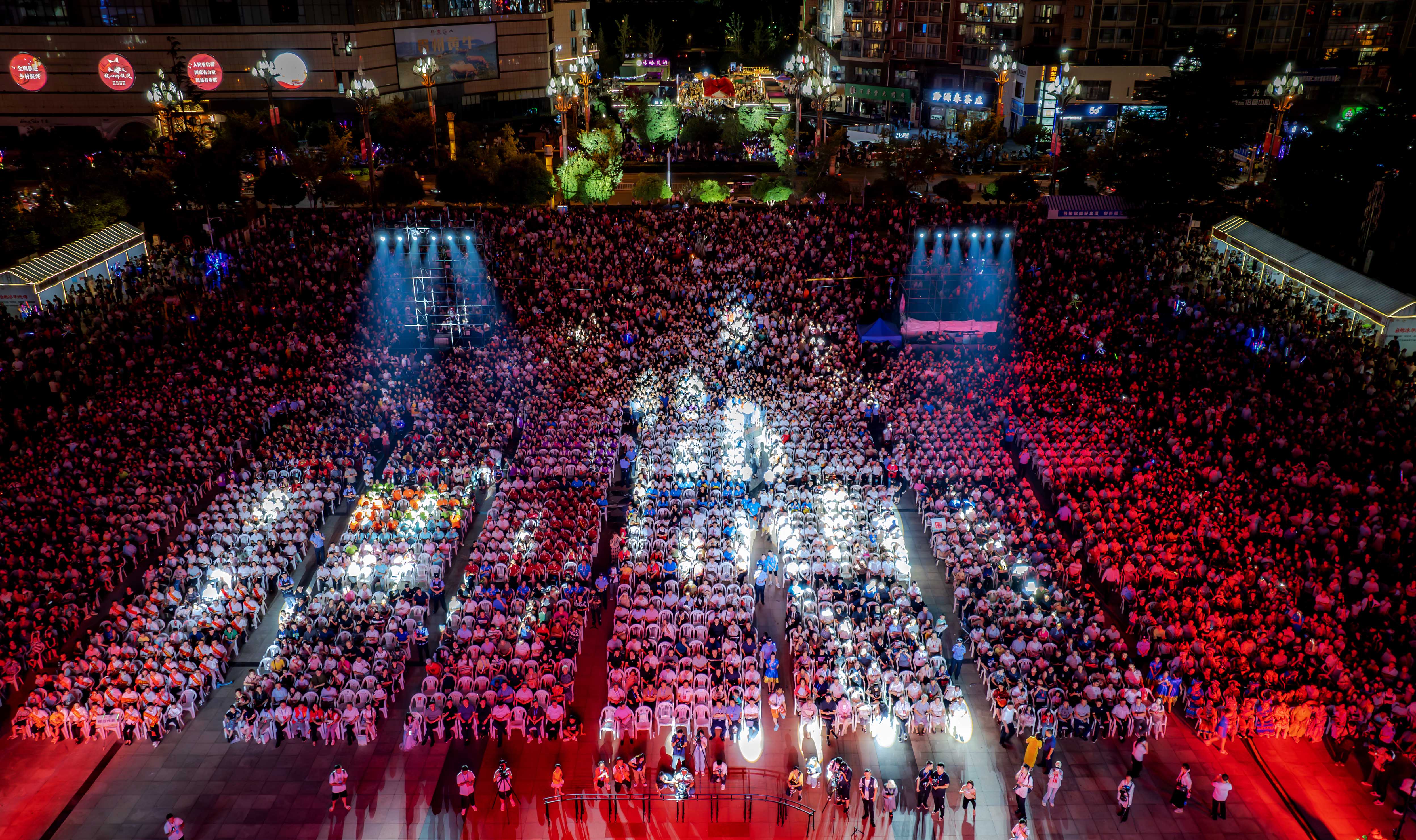 2024年“好生活?在黔西”避暑旅游季火把節，開幕式現場。范暉攝