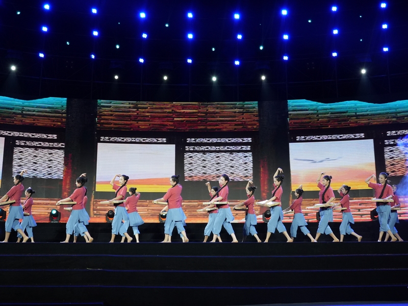 5、踩曲舞《踩著月亮來》