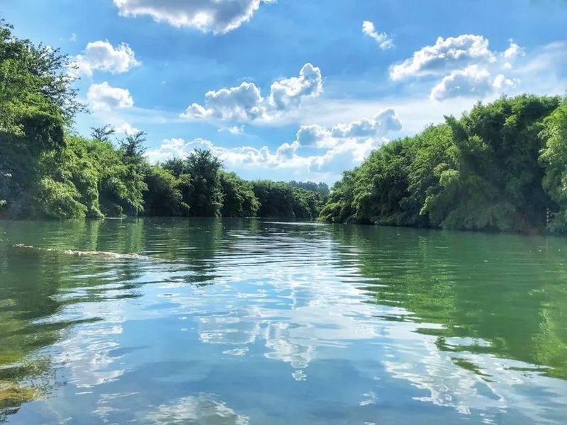 4 圖為天藍水清的邢江河國家濕地公園.jpg
